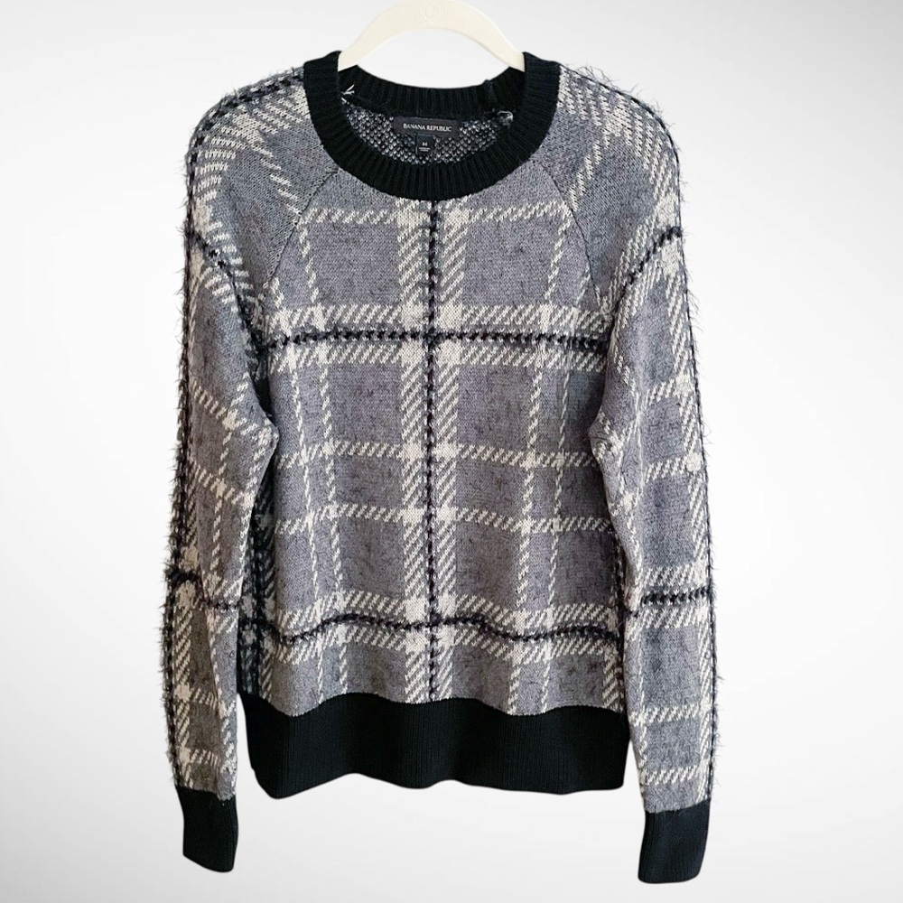 Banana Republic Eyelash Pullover Sweater Gray and Black Plaid